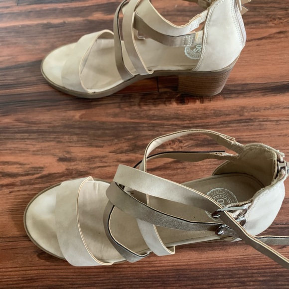 Multi Strap Tan Heels - Picture 2 of 4